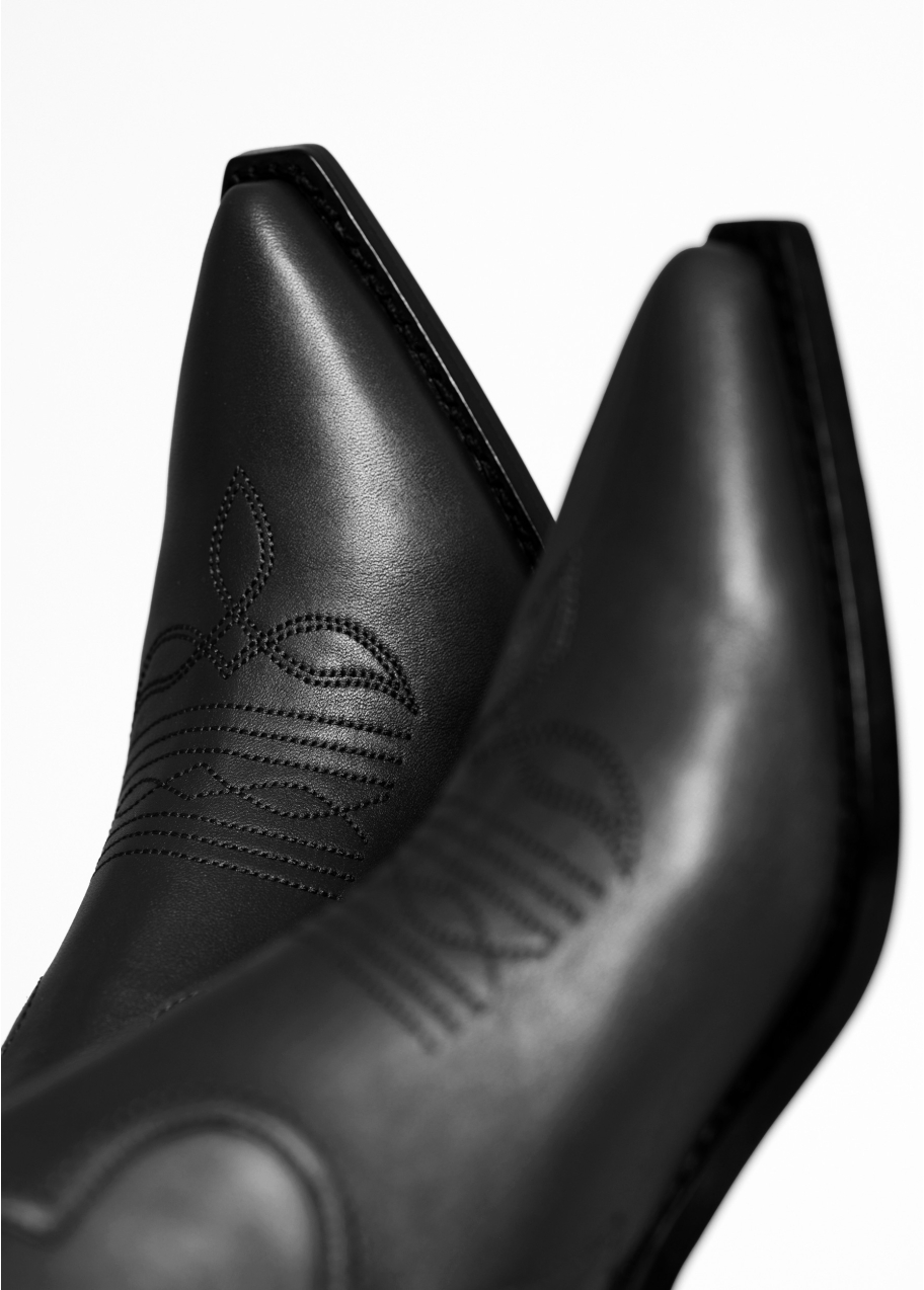 Botines de mujer Lola Cruz de piel. Modelo Ottawa Ankle-Boots con