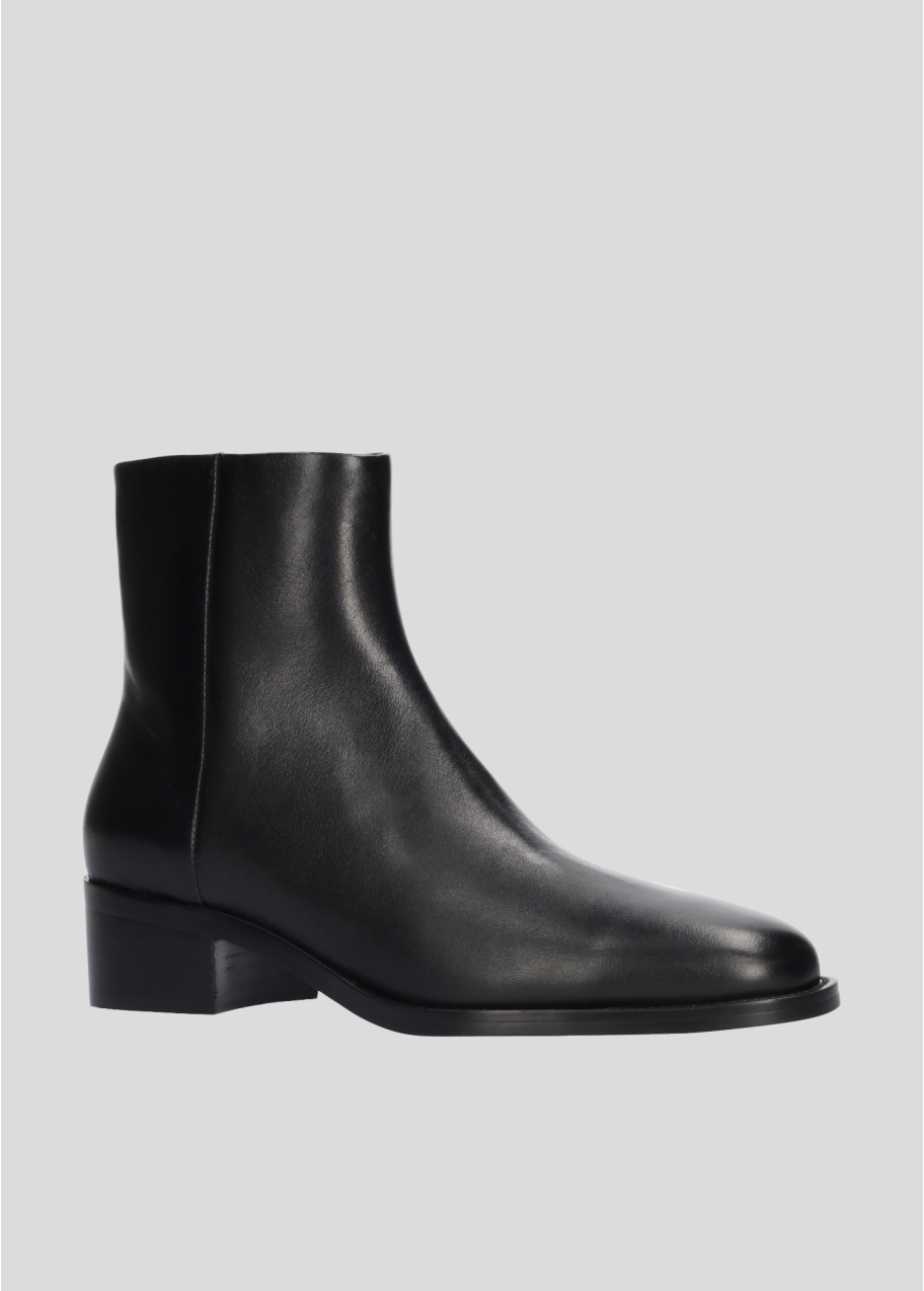 Booties for women Lola Cruz in leather. Style Julietta Ankle-Boots