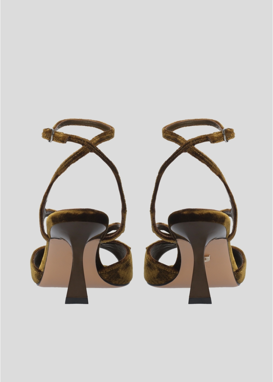 Sandalias de tacón de mujer Lola Cruz de textil. Modelo Divana