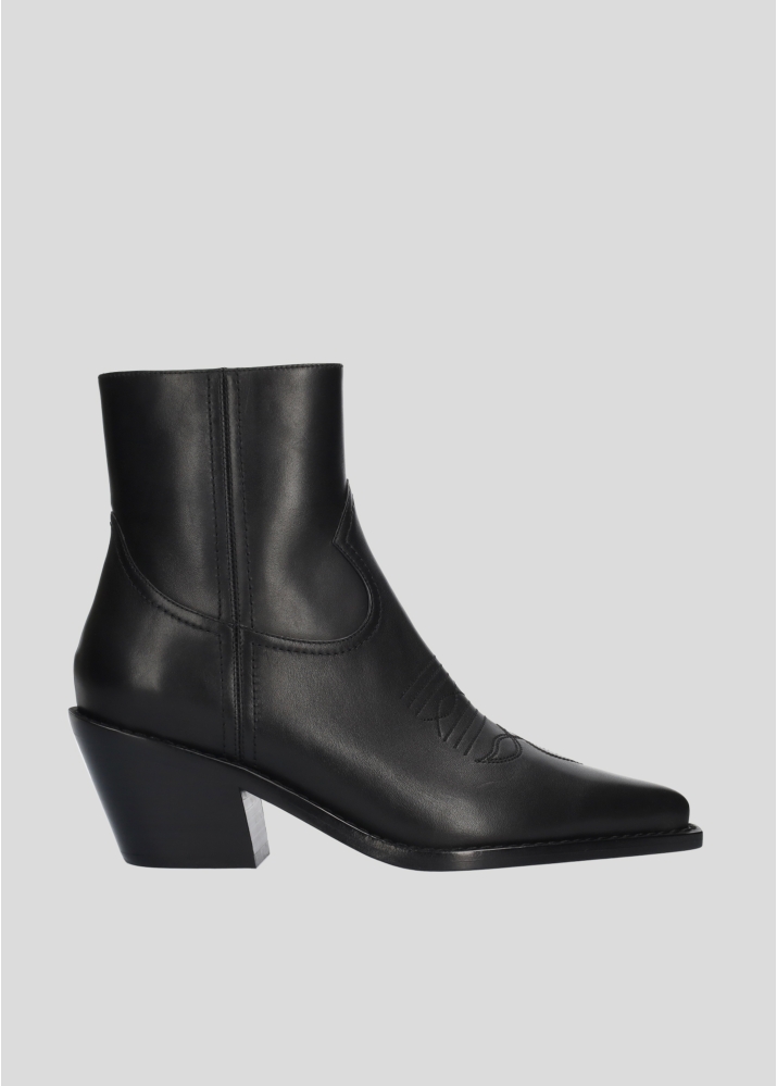 Botines de mujer Lola Cruz de piel. Modelo Ottawa Ankle-Boots con