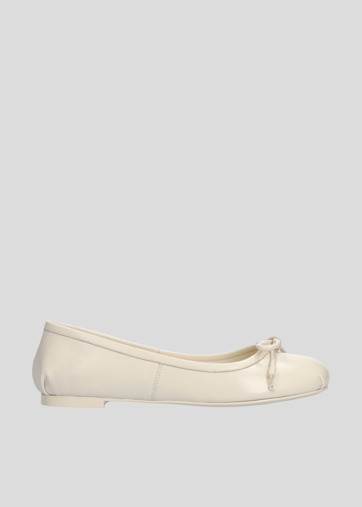 Zapatos planos LOLA CRUZ Mod.079Z13BK off white